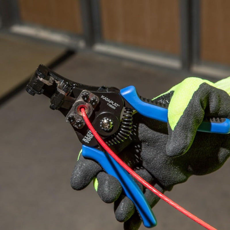 Fully automatic wire stripping pliers tool wire stripper