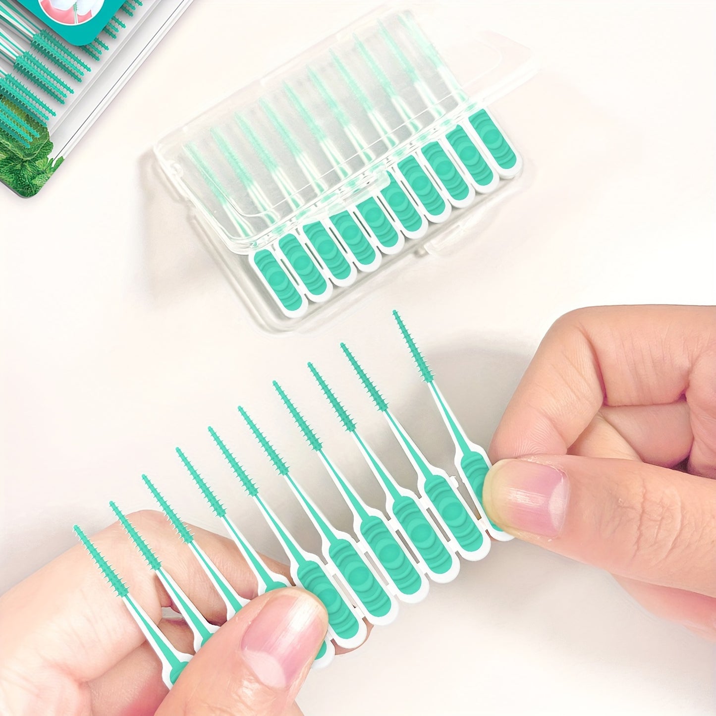 100pcs Dental Picks Mint Brush Picks