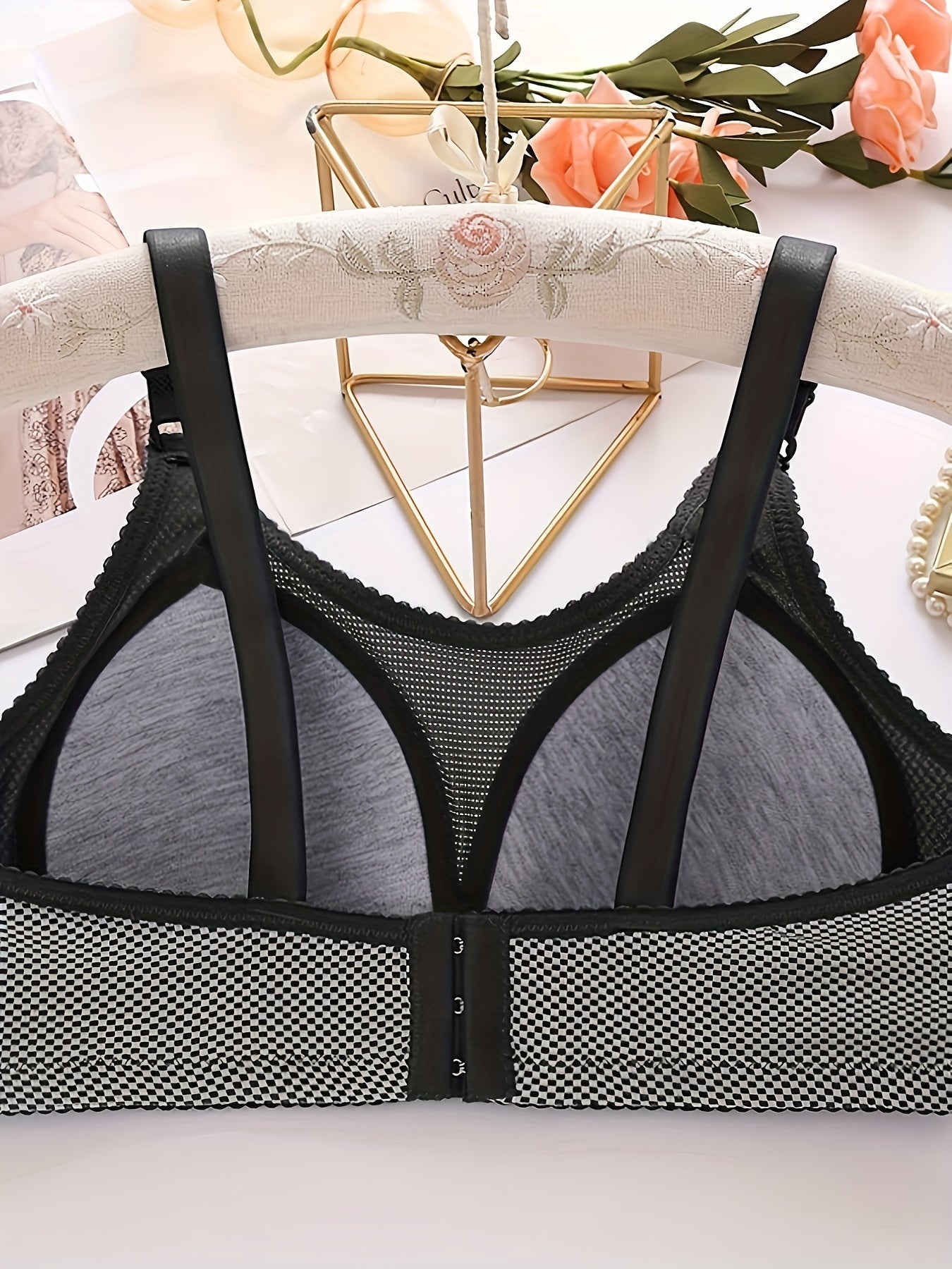 Women's Plaid Pattern Push-Up Bralette with Mesh Detailing - Anti-Sagging