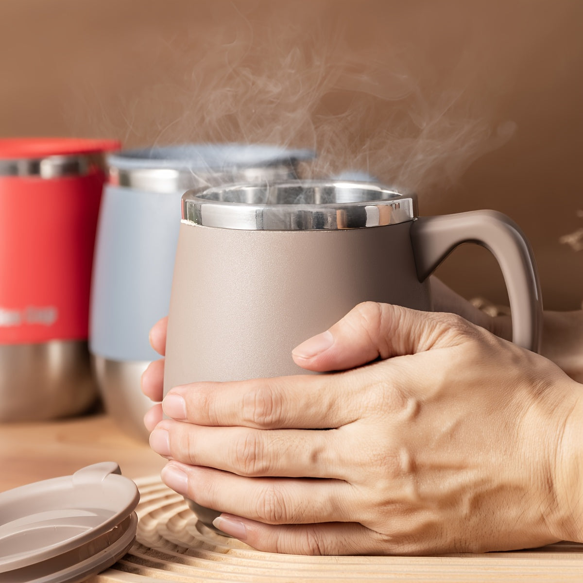 Stainless steel insulated coffee cup with lid