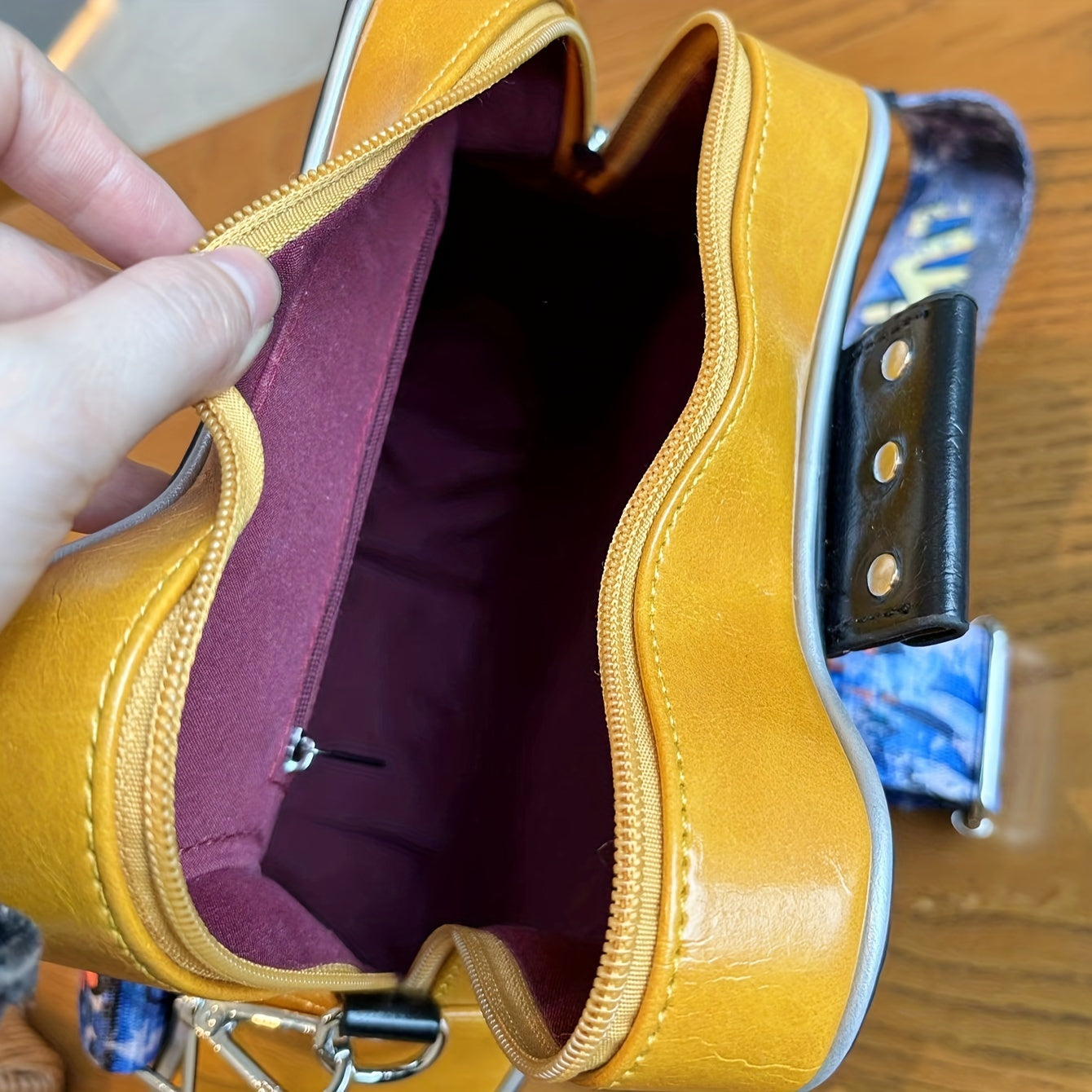 Trendy Y2K Style Guitar-Shaped Crossbody Bag