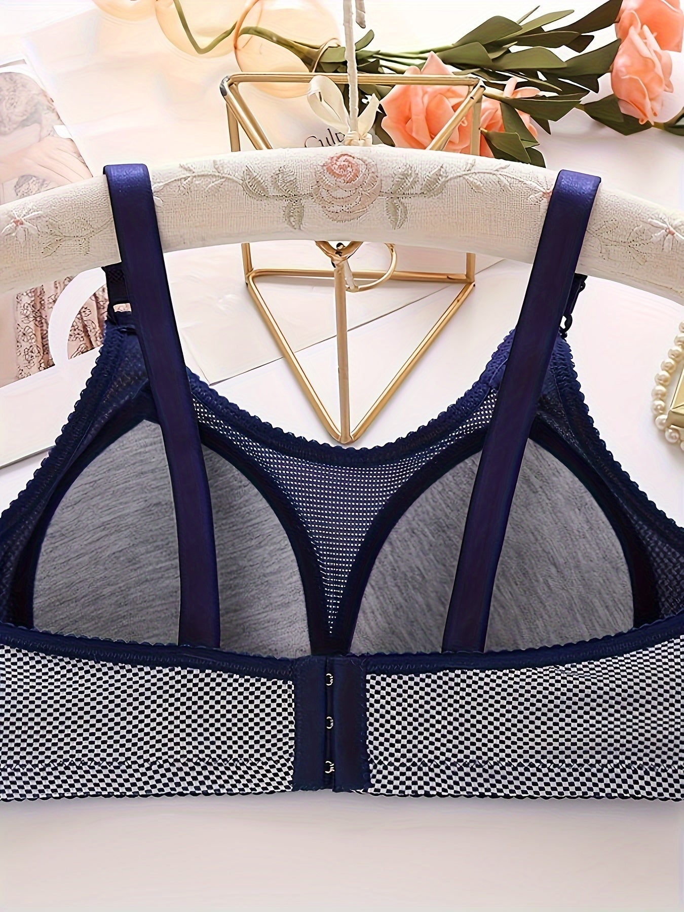 Women's Plaid Pattern Push-Up Bralette with Mesh Detailing - Anti-Sagging