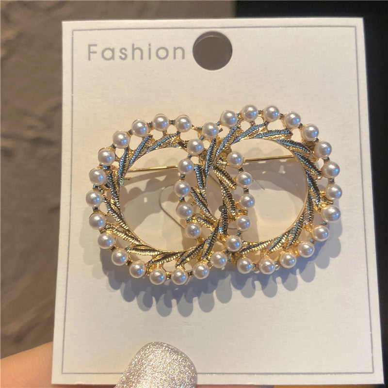 Gorgeous 10-piece brooch set