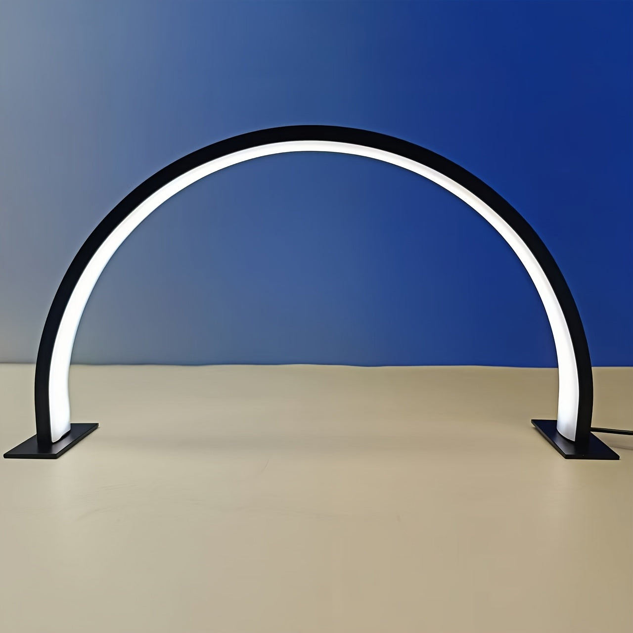 1 semi-circular desktop beauty lamp