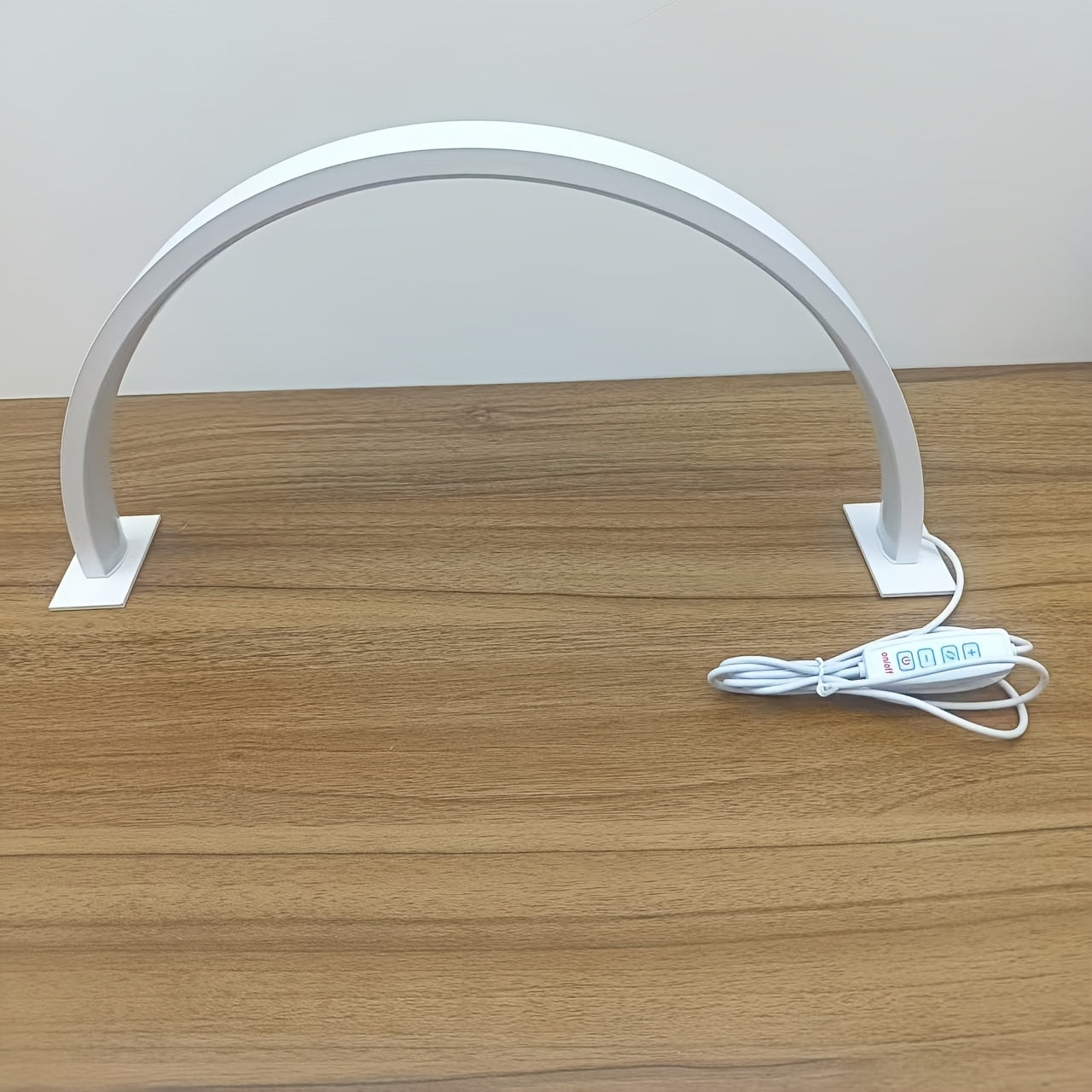 1 semi-circular desktop beauty lamp